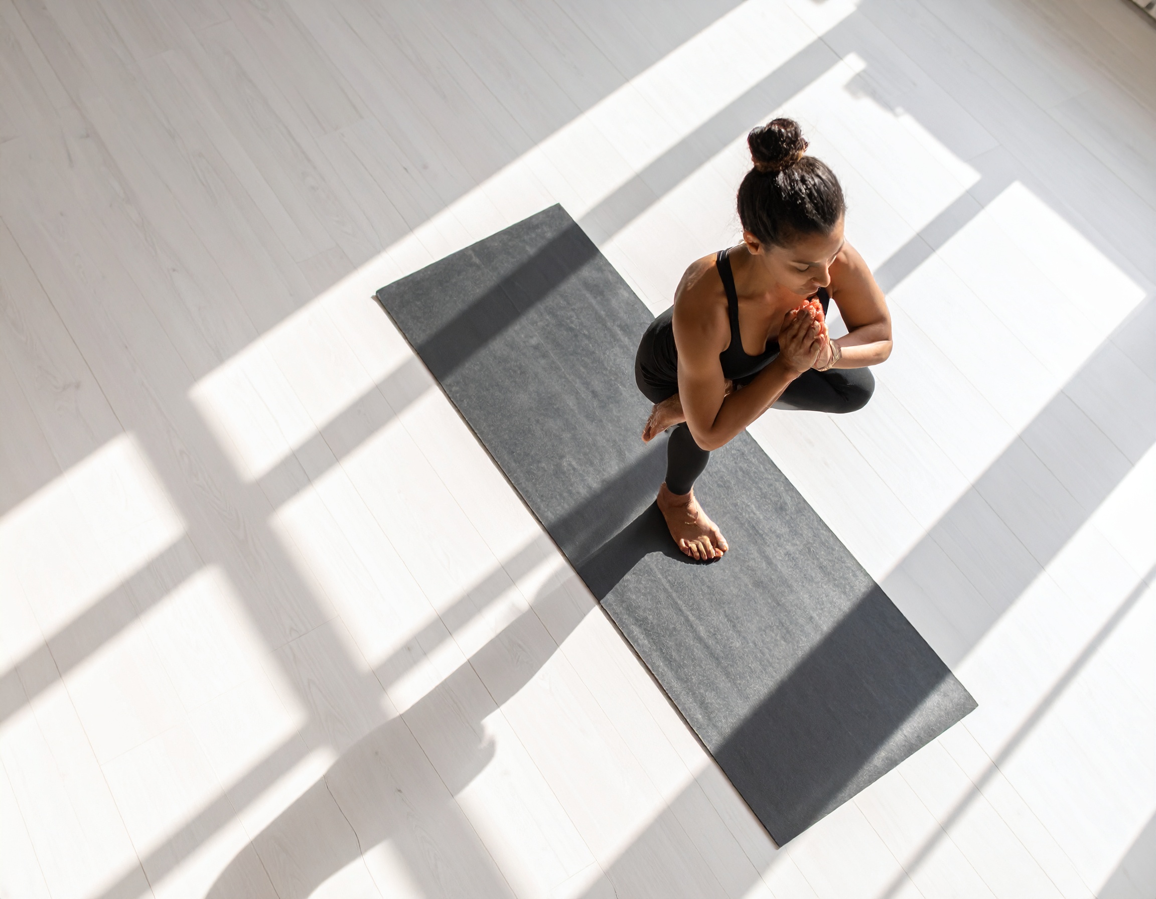 Yoga Pose de l'Aigle Garudasana studio de yoga